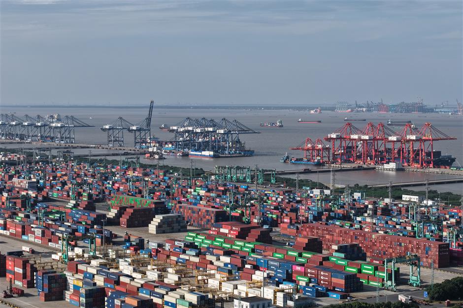 China Backs Shanghai's Push for Global Green Shipping Hub Status
