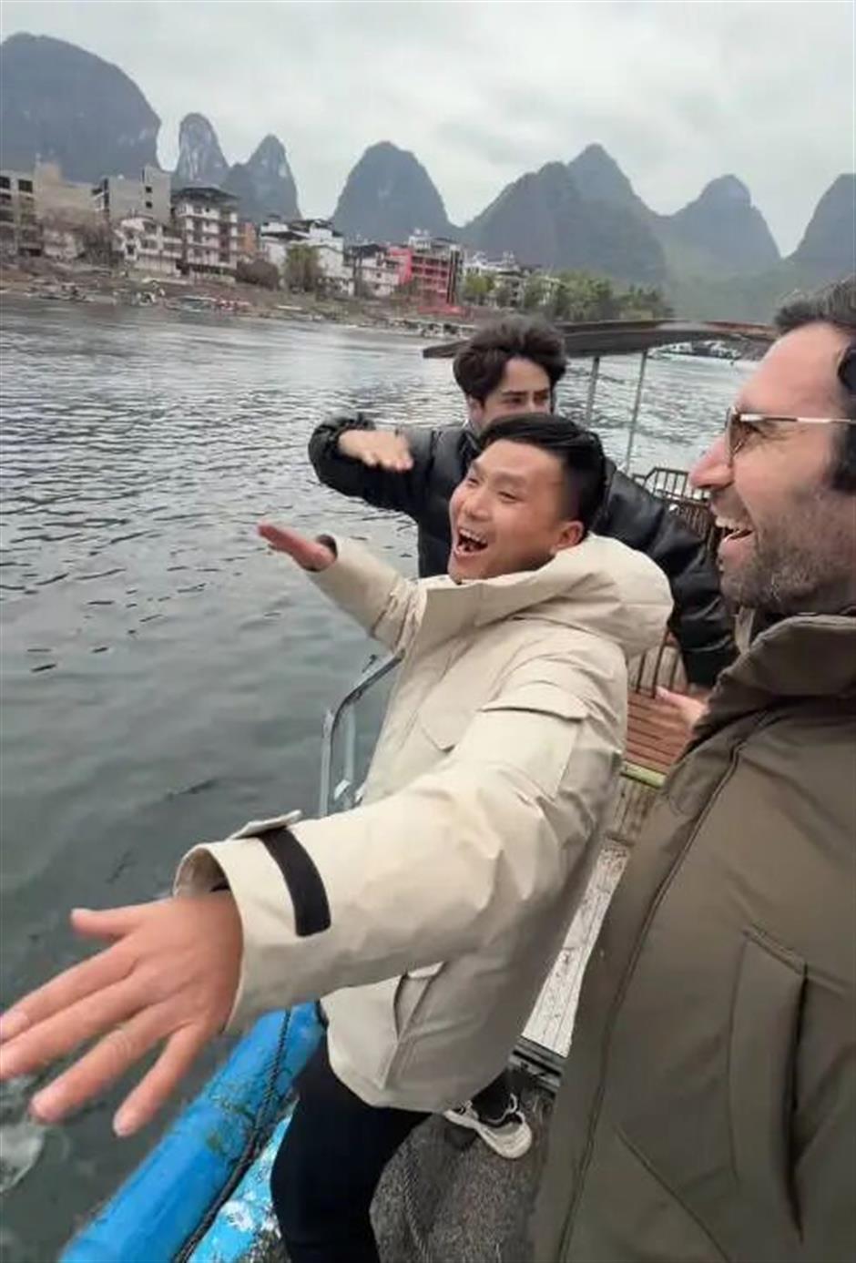 4,000km Taxi Ride from Hainan to Harbin: Two Foreign Vloggers' Incredible Challenge