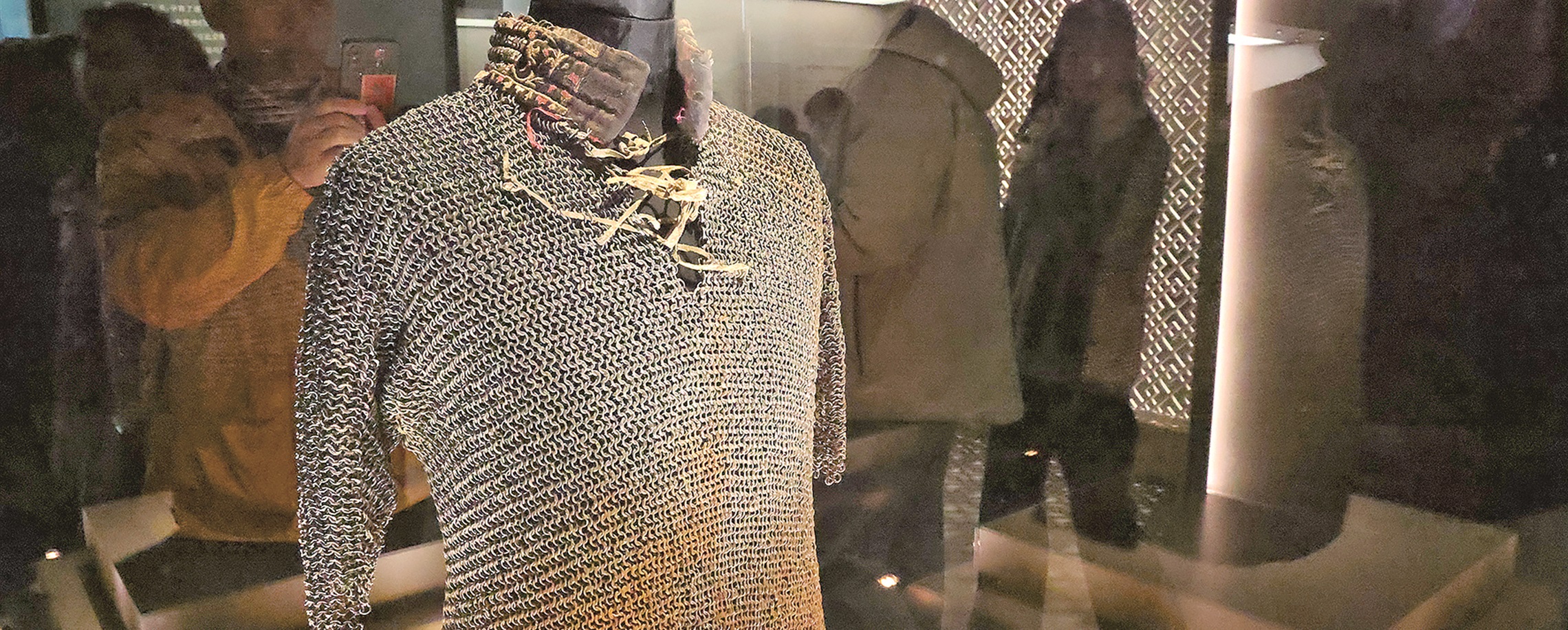 'Echoes of the Silk Road' Displays Xinjiang Cultural Relics