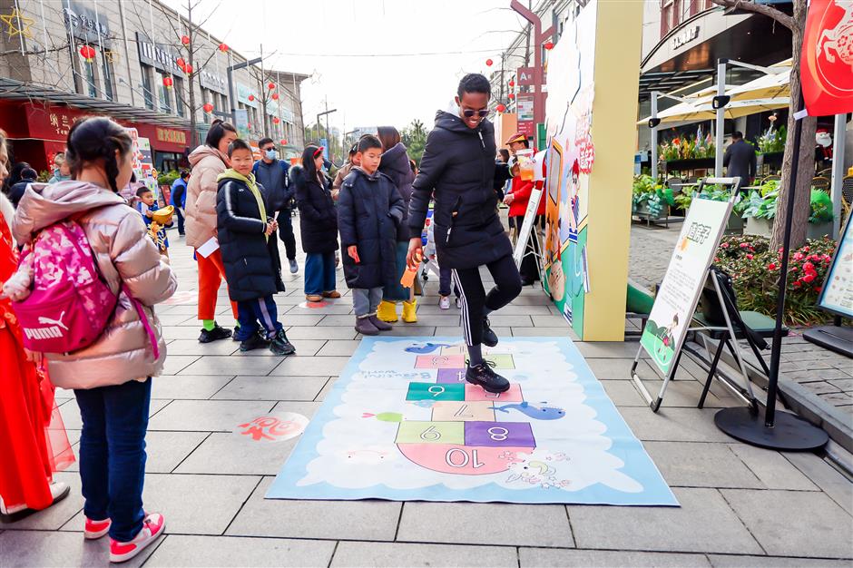 Expats in Xujing Celebrate Spring Festival