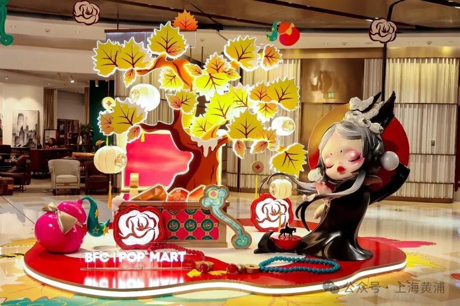 A Season of Lanterns and Lively Markets