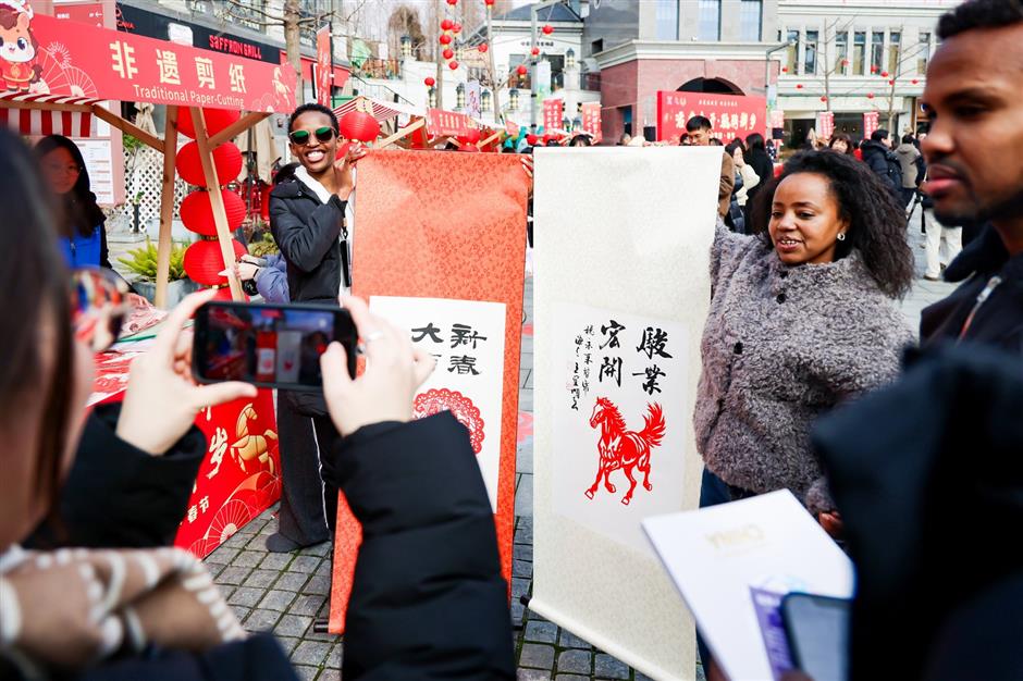 Expats in Xujing Celebrate Spring Festival