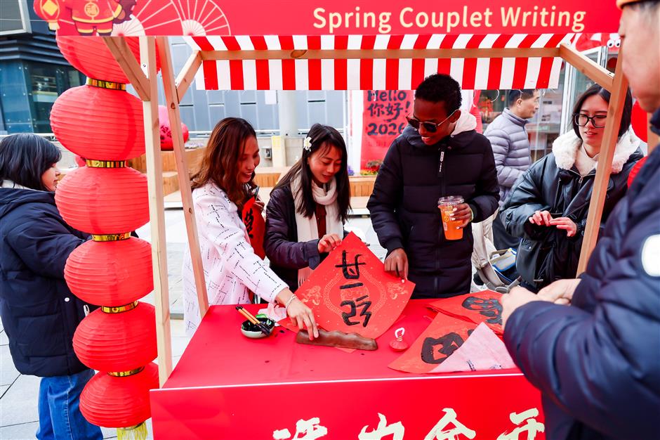 Expats in Xujing Celebrate Spring Festival