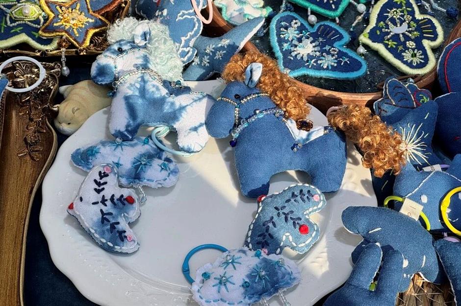 A Season of Lanterns and Lively Markets