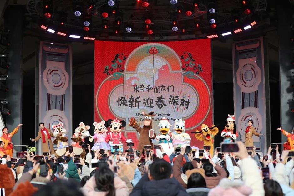 A Season of Lanterns and Lively Markets