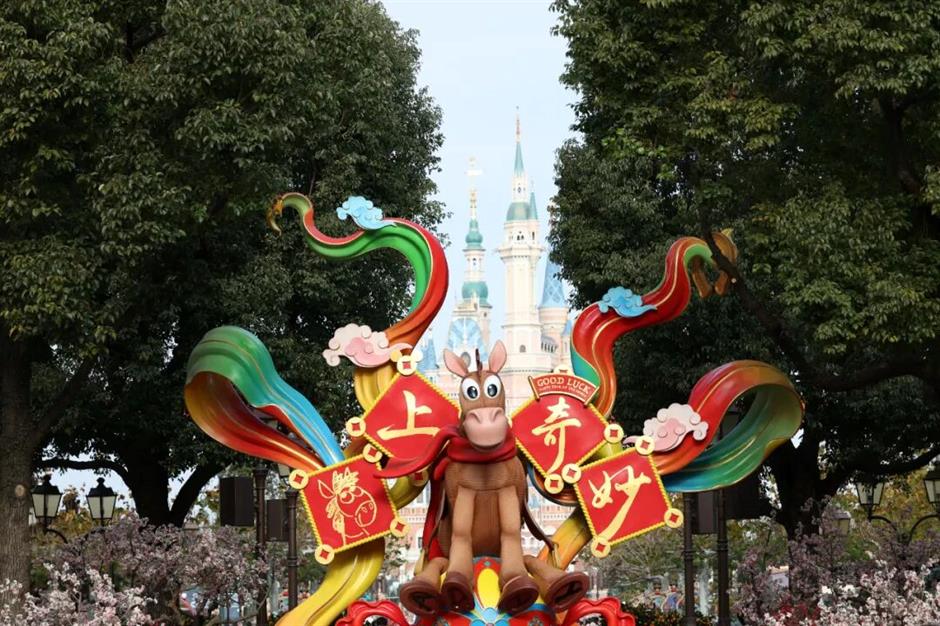 A Season of Lanterns and Lively Markets