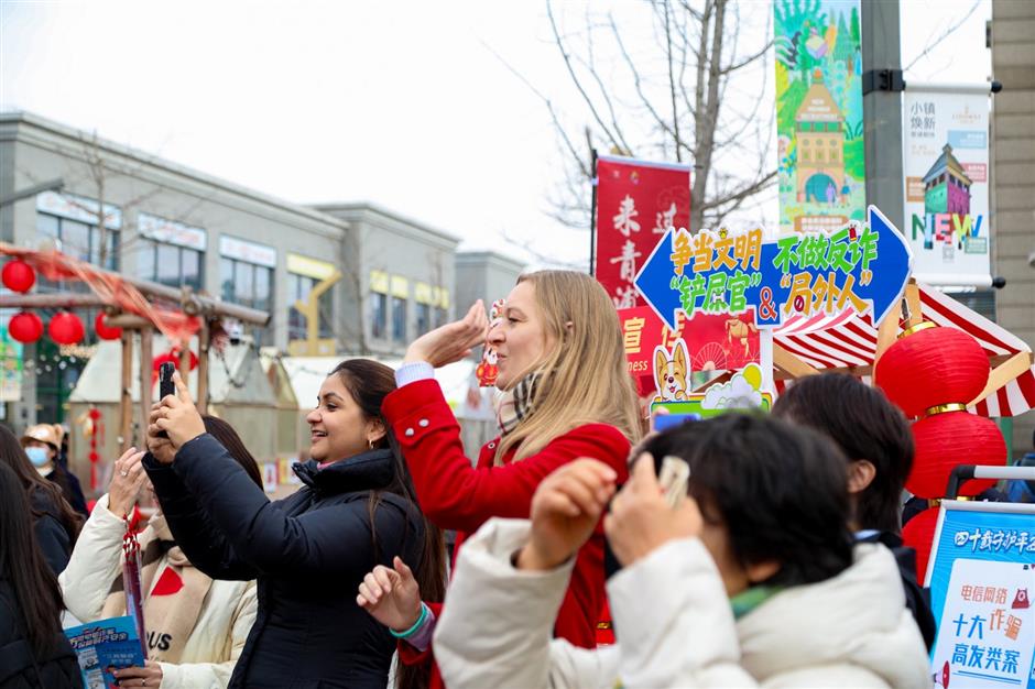 Expats in Xujing Celebrate Spring Festival