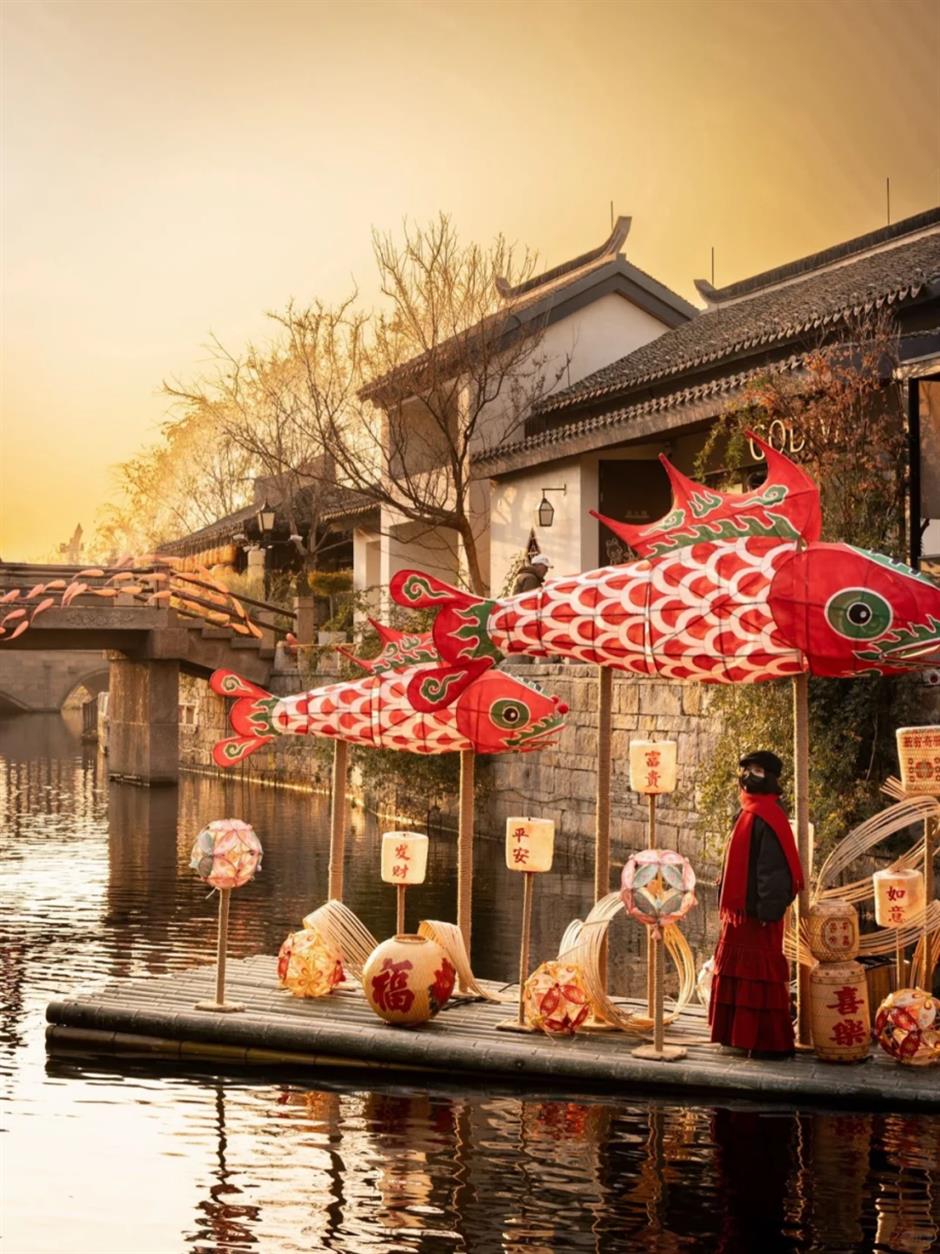 A Season of Lanterns and Lively Markets
