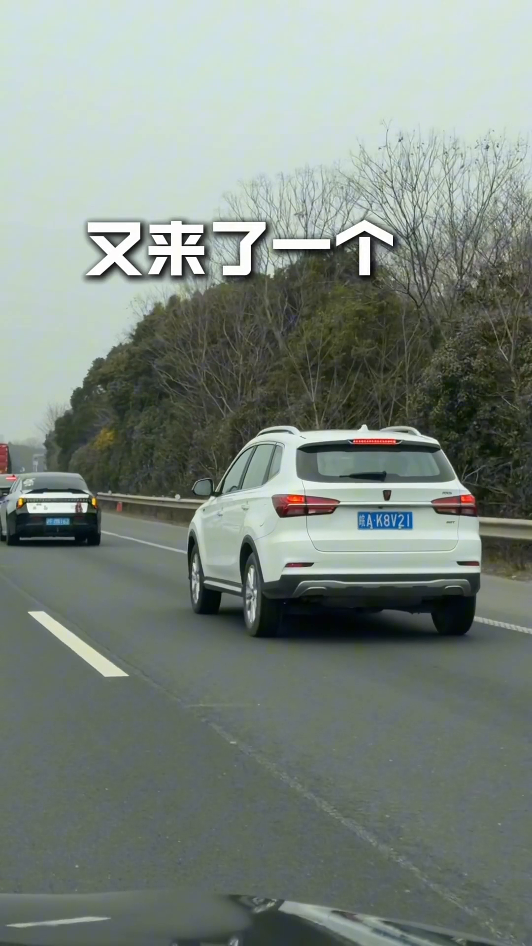 Highway Surprise: Strangers Escort Wedding Car for 100km