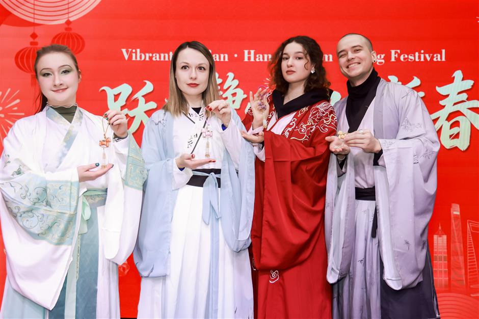 Expats Enjoy Spring Festival Fun in Jing'an