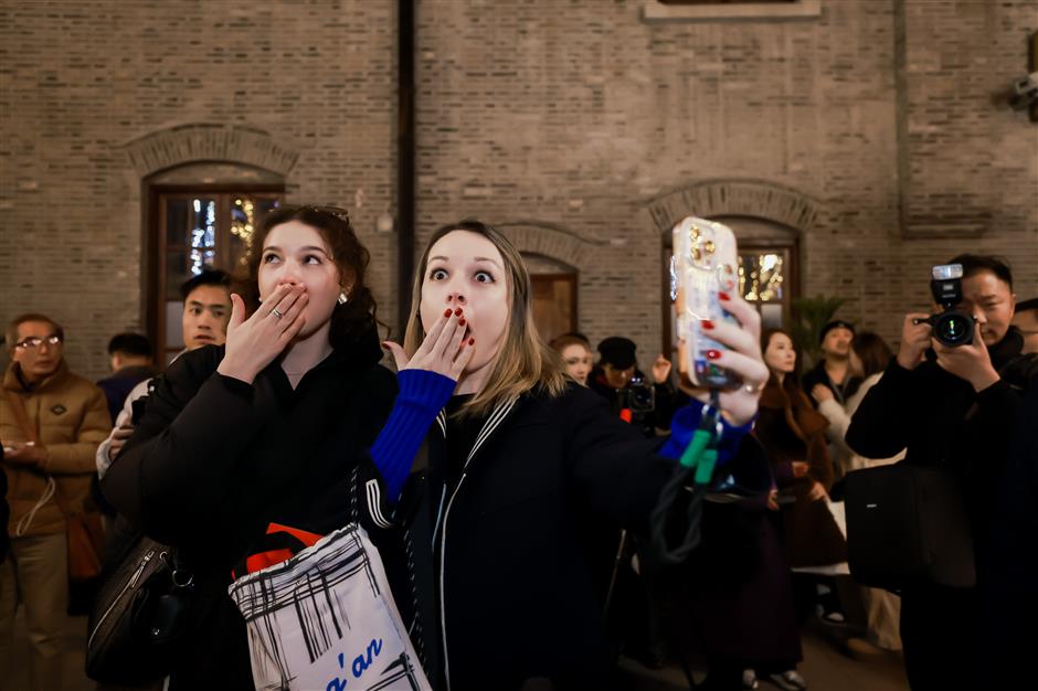 Expats Enjoy Spring Festival Fun in Jing'an