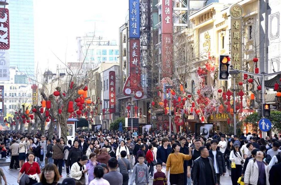 Shanghai's Chinese New Year Spending Hits 60 Billion Yuan