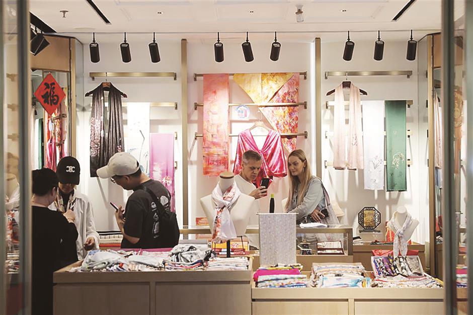 อดีตและปัจจุบันบนถนนการค้าหมายเลข 1 ของประเทศจีน