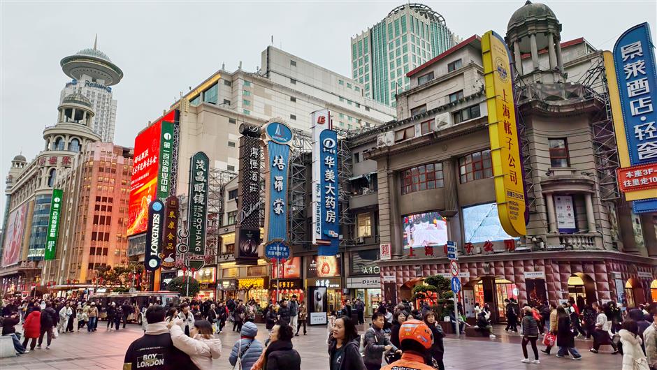 Record Consumption, Crowds Fuel Nanjing Road Spring Festival Boom