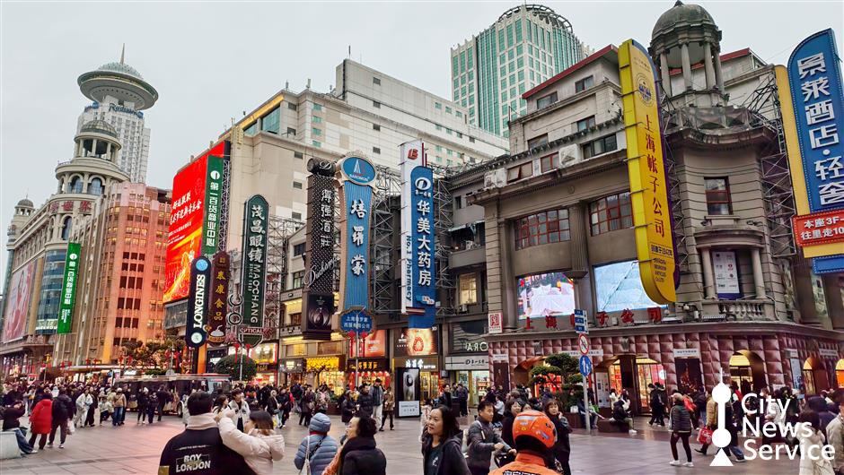 Record Consumption, Crowds Fuel Nanjing Road Spring Festival Boom