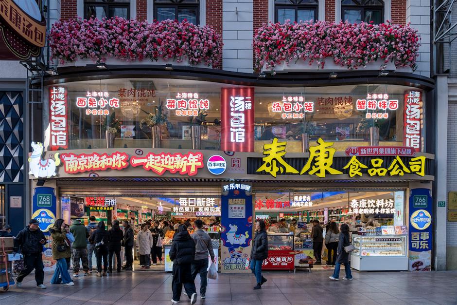 Record Consumption, Crowds Fuel Nanjing Road Spring Festival Boom