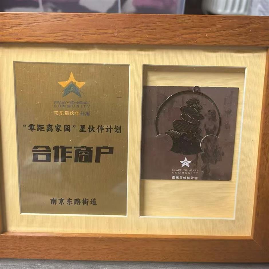 No. 6 Dingxing Road: Inside Shanghai's Viral 'Eastern Omelet' Stand