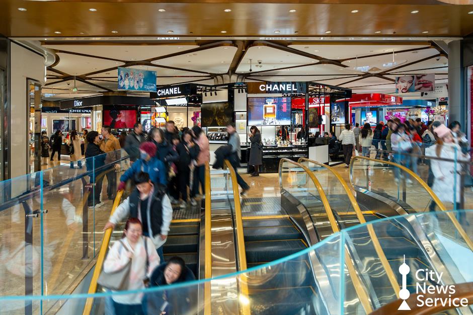 Record Consumption, Crowds Fuel Nanjing Road Spring Festival Boom