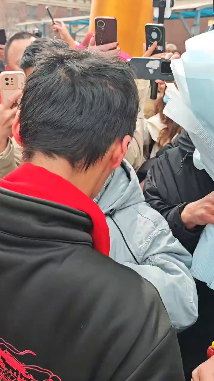 Man Reunites With Family 25 Years After Getting Lost at 4