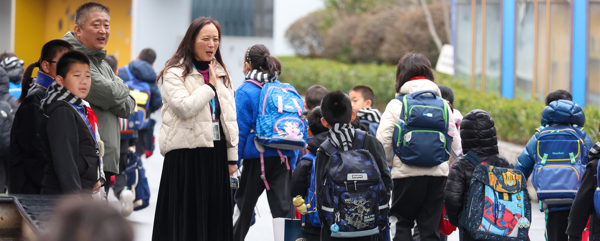 Robot Greetings as Shanghai Students Return for Spring Semester