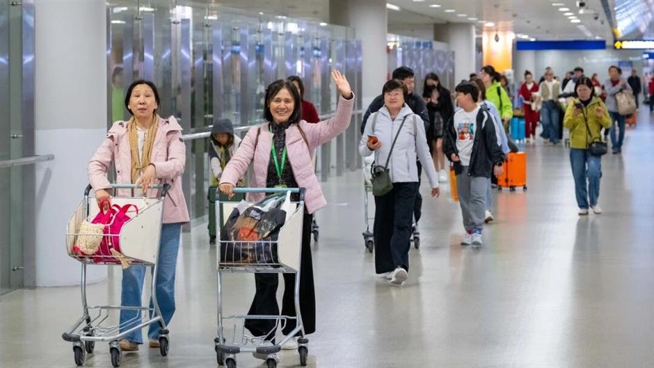 First Resumed Dubai-Shanghai Flight Lands, Bringing Home Stranded Travelers