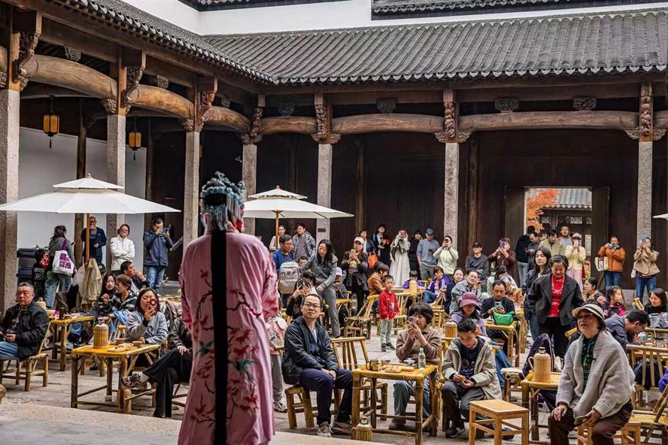 在上海第1000座公园,听戏喝茶!