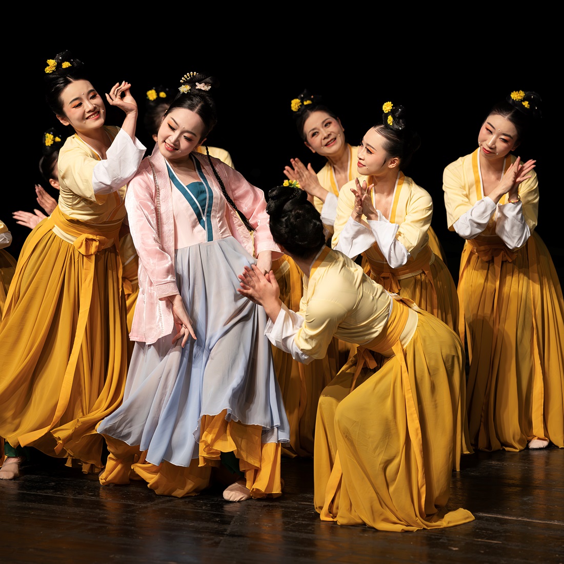 Amateur Dancers' Performance to Conclude CNY Celebration