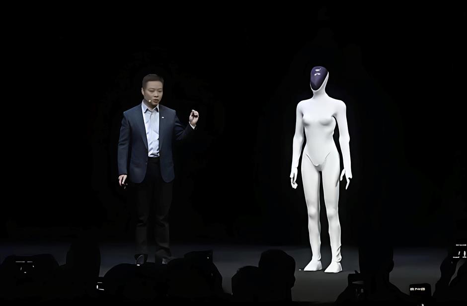 China Automakers Parlay Smart Car Technologies to Humanoid Robots