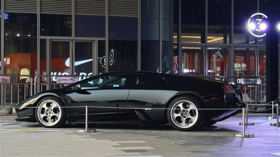 十大传奇超跑空降宝山滨江·2026格子旗嘉年华,速度与激情燃爆全城!