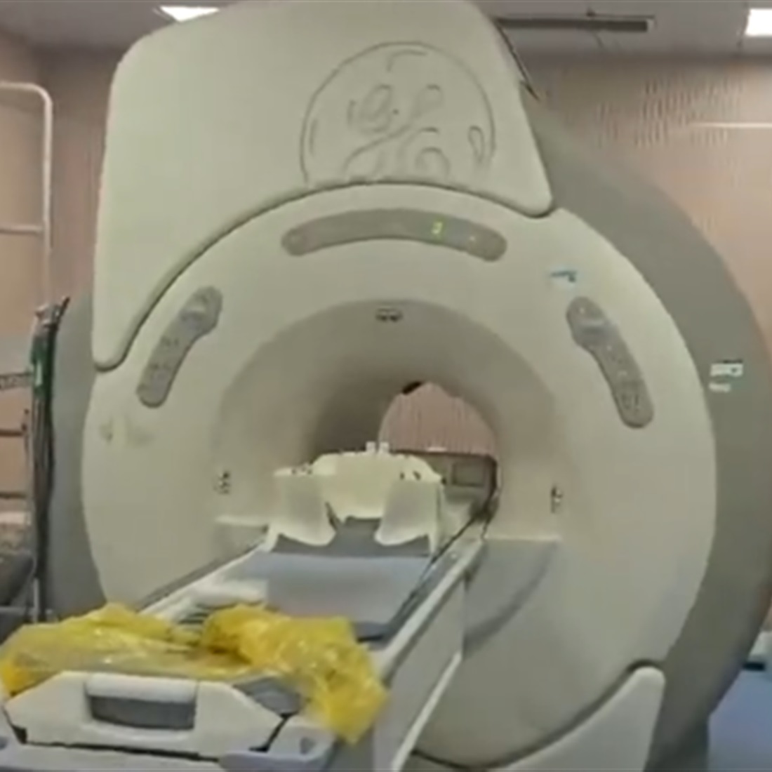 Patient Left Alone in MRI Scanner For Six Hours, 2 Hospital Staffers Suspended