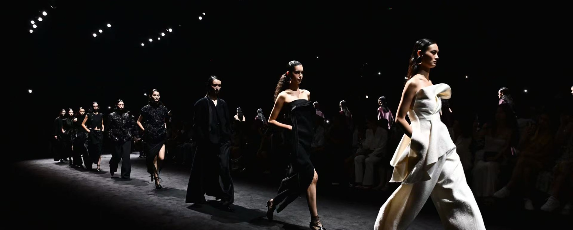 Catwalk Trends And More: Get Ready For Shanghai Fashion Week