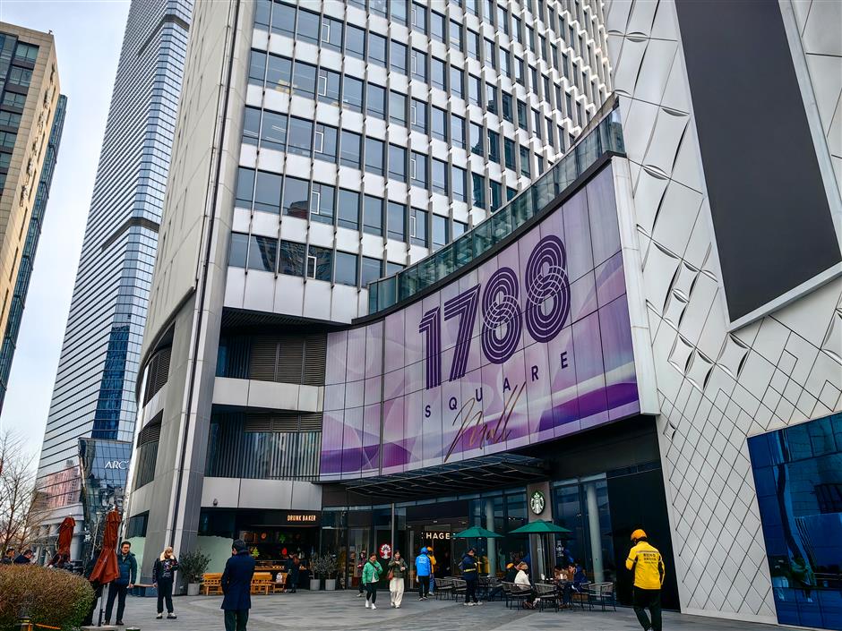 [Hai Streets] A Walk Through Shanghai's Most Glamorous Fashion Avenue