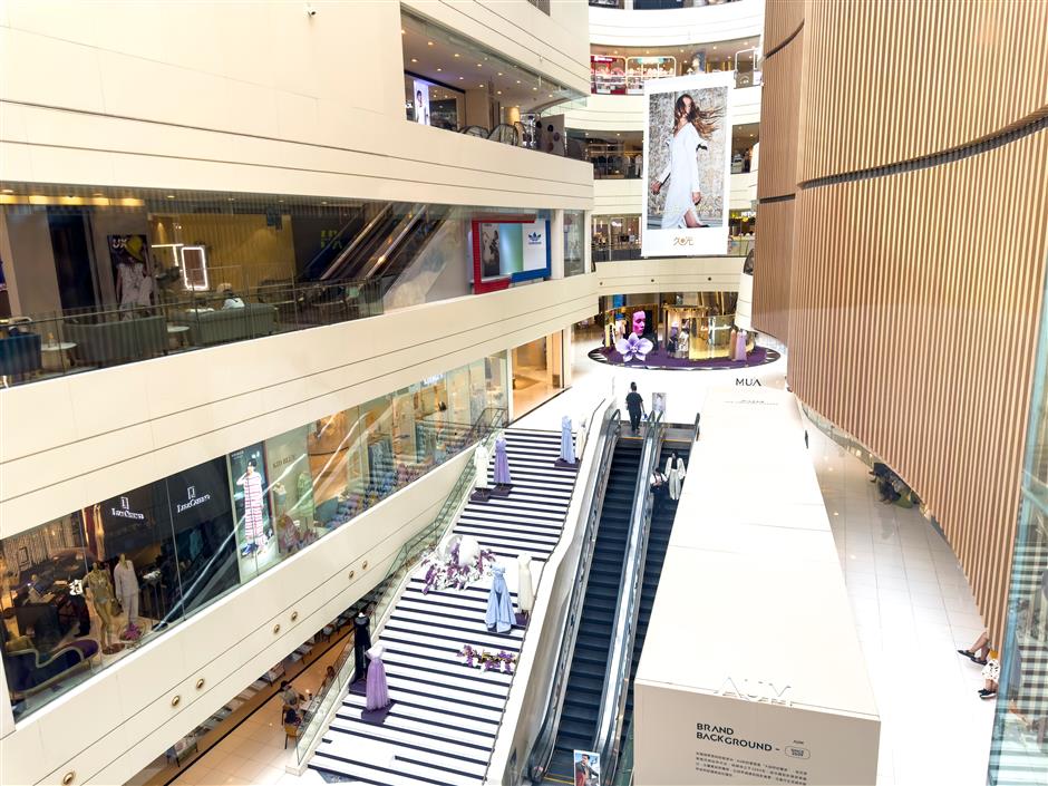 [Hai Streets] A Walk Through Shanghai's Most Glamorous Fashion Avenue