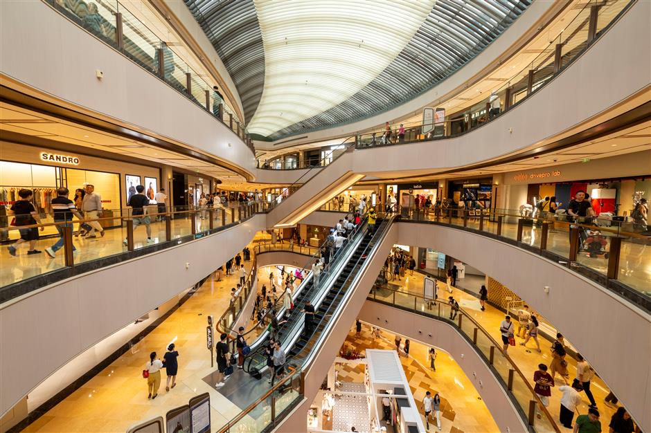 [Hai Streets] A Walk Through Shanghai's Most Glamorous Fashion Avenue