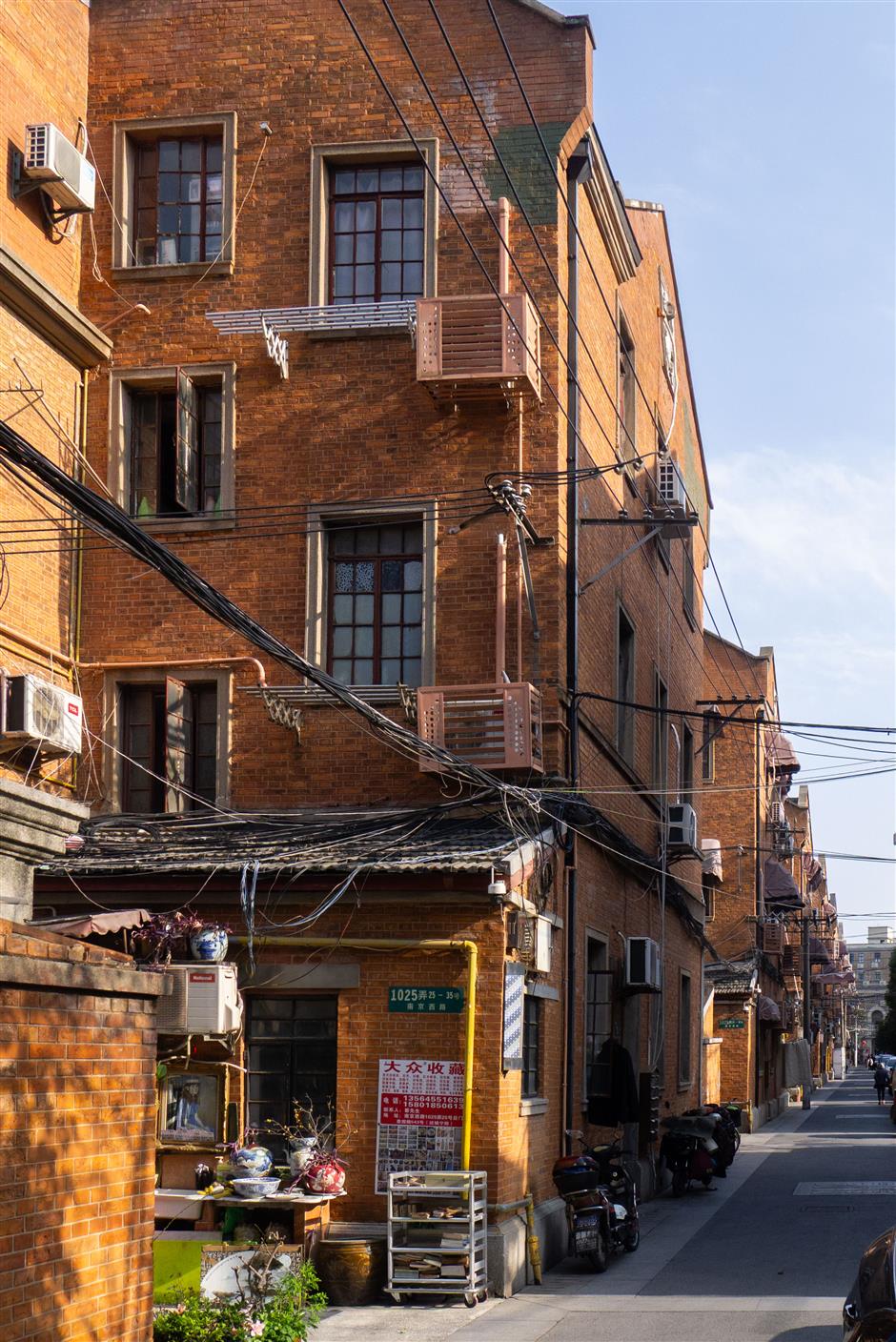 Life at the Crossroads of Movement and Calm