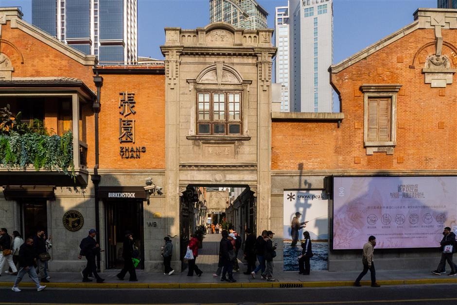 Life at the Crossroads of Movement and Calm