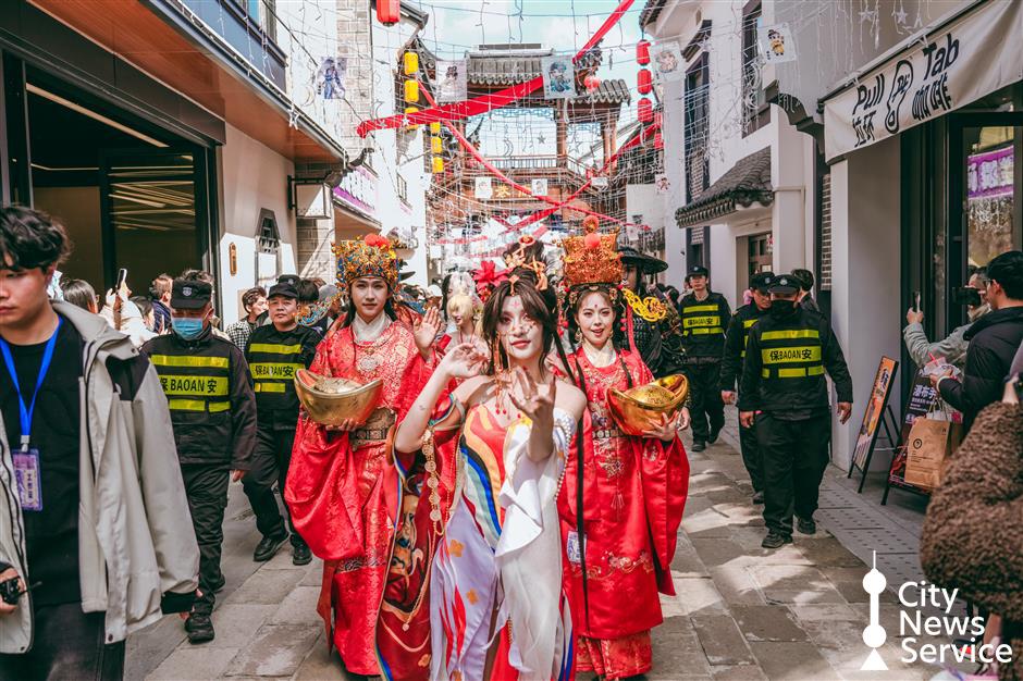 Rapeseed Flower Festival Opens in Fengxian, Highlighting Historic Lanes