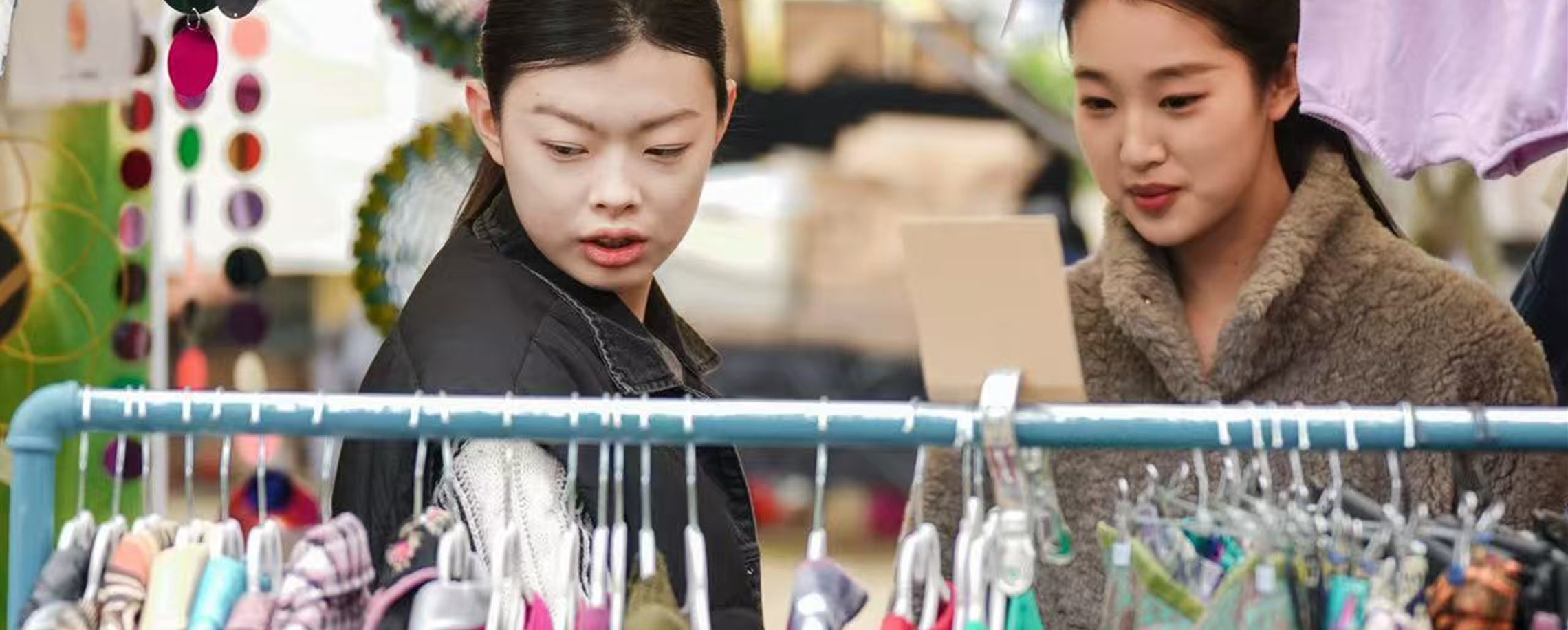 Runways in China's Knitwear Capital Signal a Stylish Economic Shift