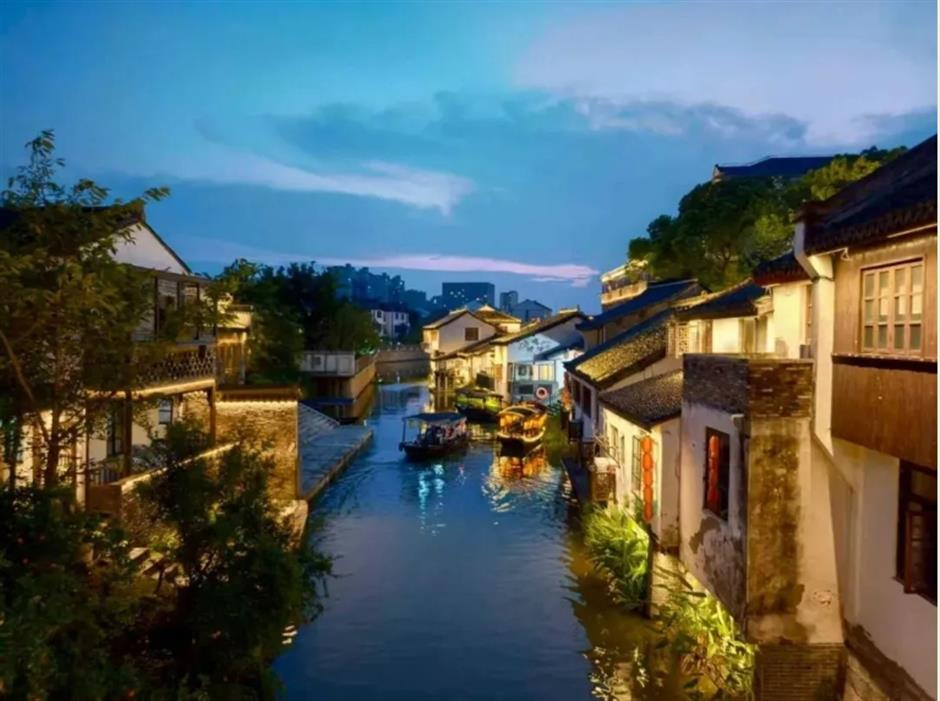 两天一夜古镇游,赴一场