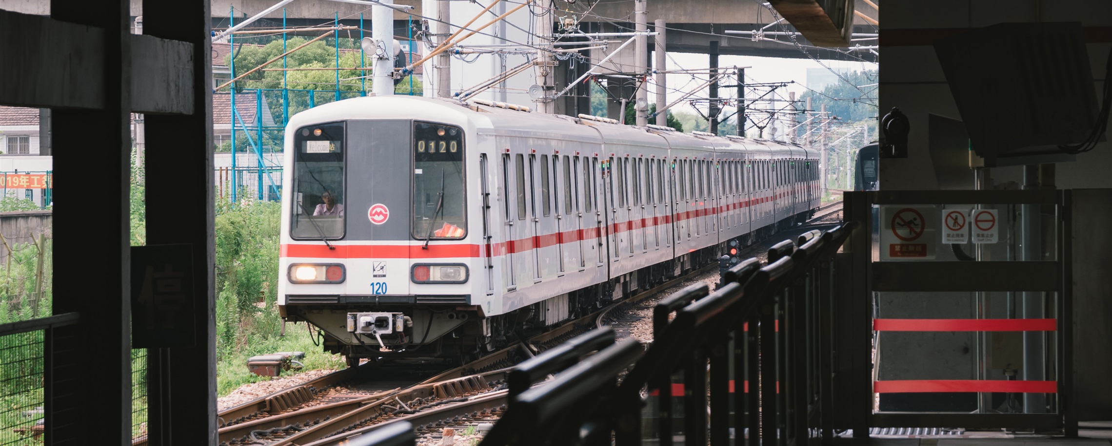 Long Weekend, Longer Rides: Shanghai Metro Extends Hours for Qingming Rush