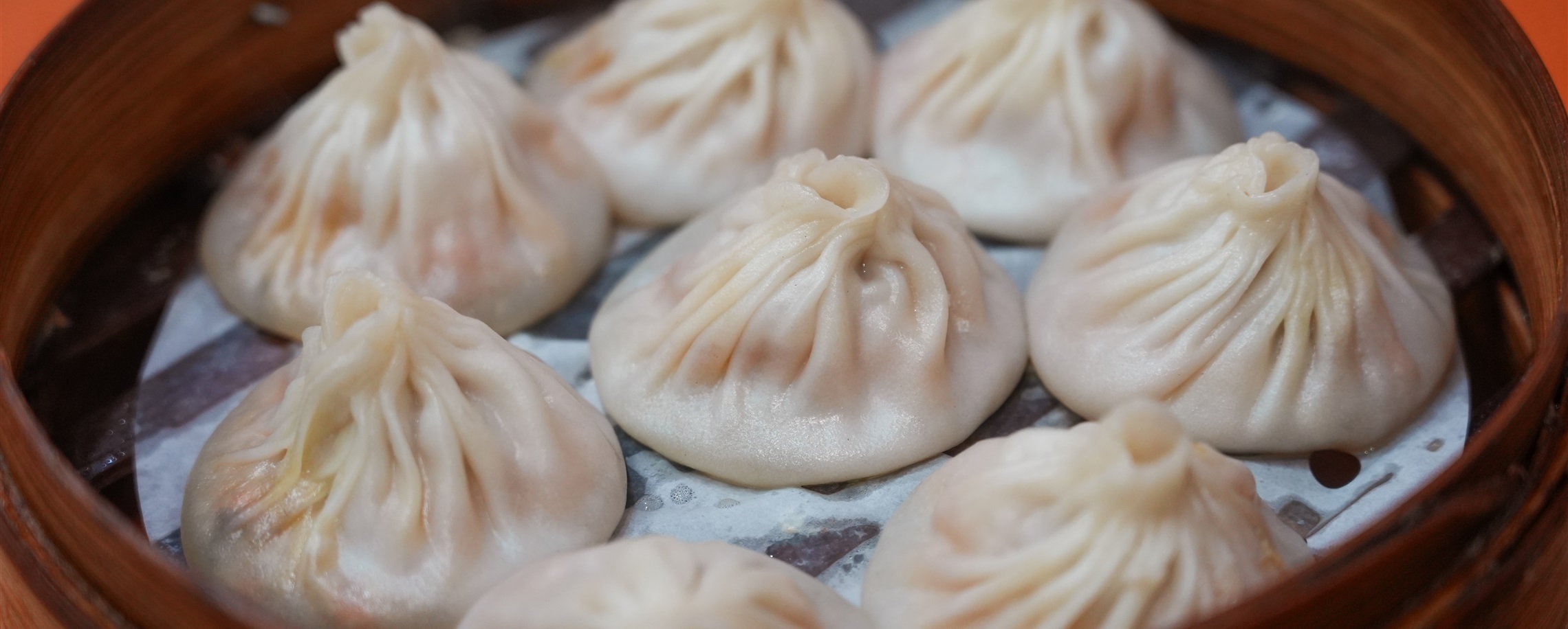 Global Tourists Follow AI, Social Media to Shanghai's Neighborhood Dumpling Shops