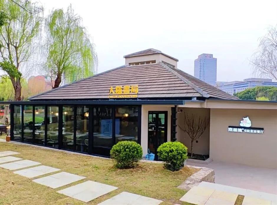 长宁首家!花园内开了一家高颜值书店