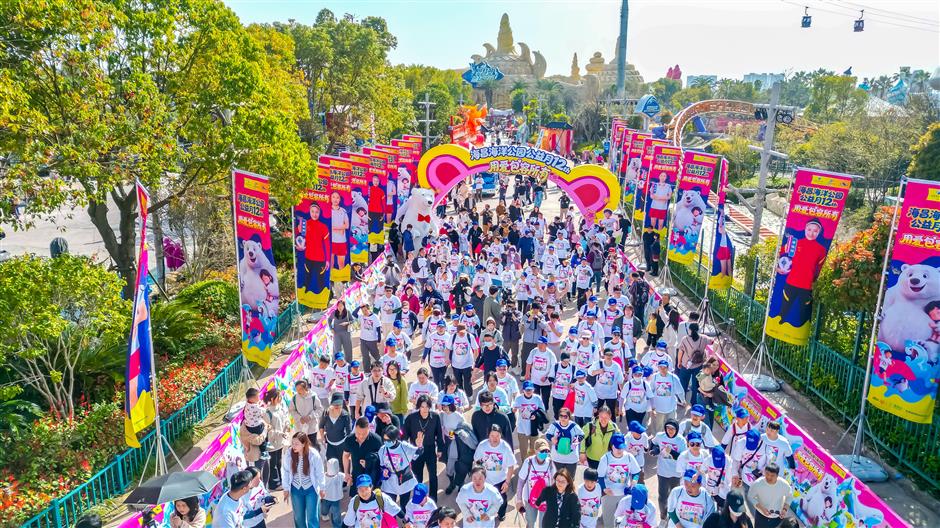 Haichang Ocean Park Offers Free Admission to Families with Autistic Children in April