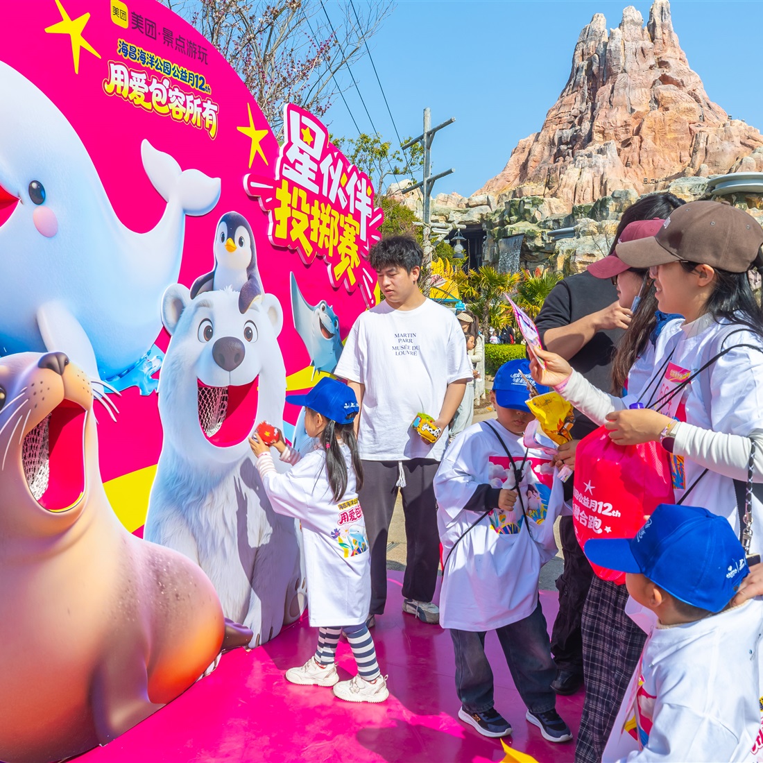 Haichang Ocean Park Offers Free Admission to Families with Autistic Children in April