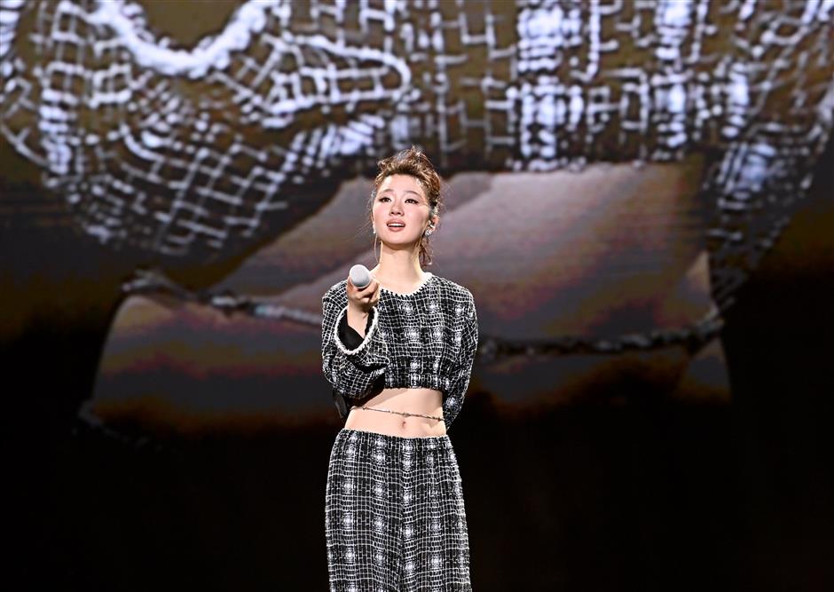 Singer Shan Yichun Apologizes as Li Ronghao Cites  Unauthorized Performance