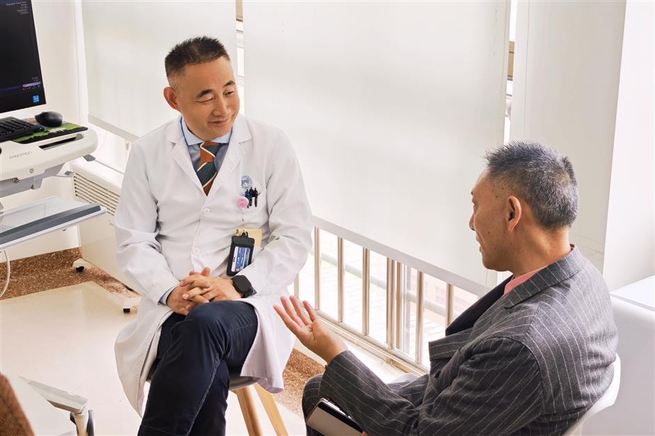 [China Tech] Breakthrough study on robot-assisted esophagus cancer surgery