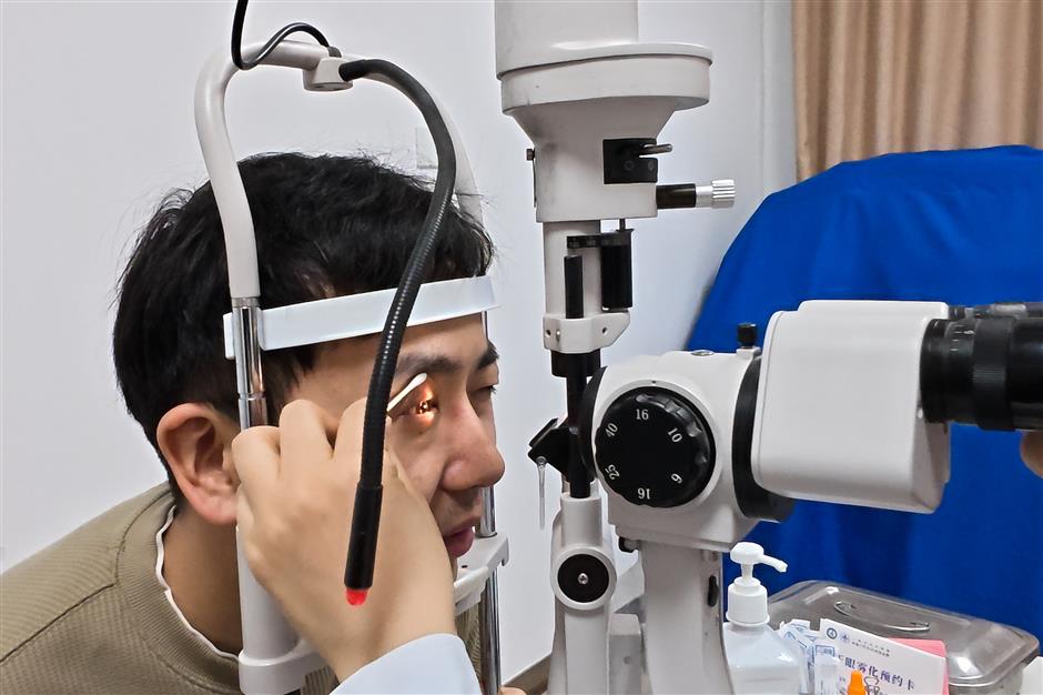 The Risks to Your Eyes While Playing Badminton