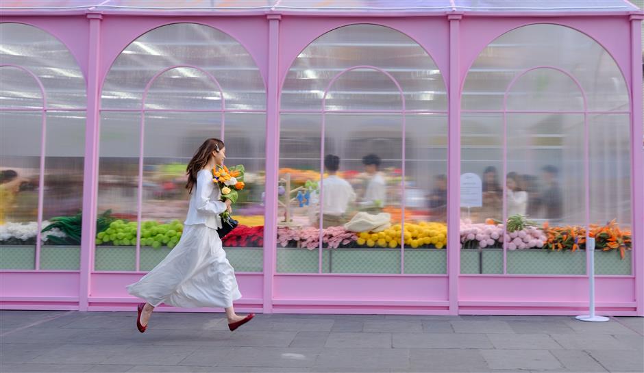 Nanjing Spring Blossom Hunt: Roflora's Fluffy Art Flower Wonderland