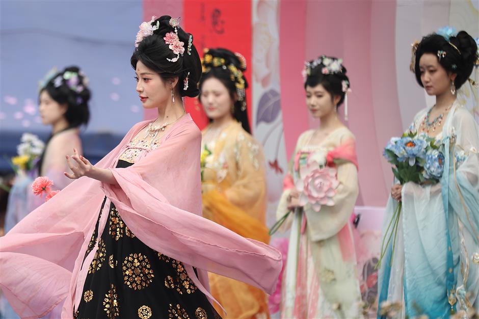 [ChinaMaxxing] 24 Excuses to Eat According to the Chinese Solar Calendar