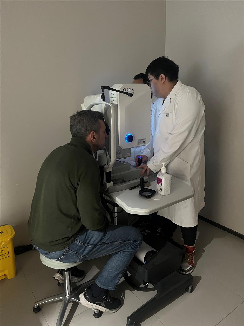 [Expats & Ailments] Quick Response Saves A Spanish Traveler's Vision in Shanghai